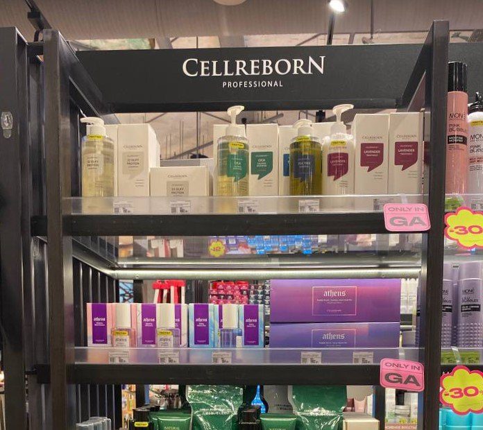 Scaffale CELLREBORN da Gold Apple, Mosca · Metropolis